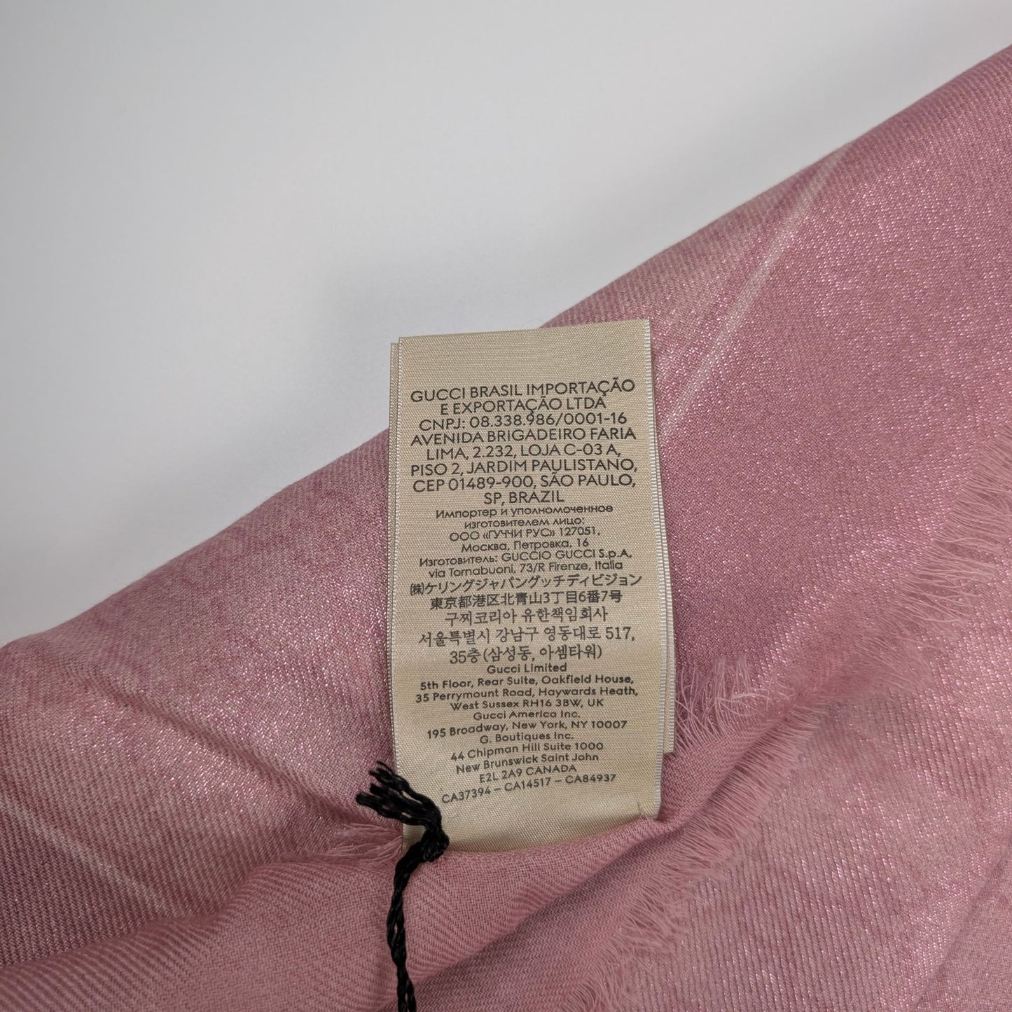 Scialle Gucci in lana GG jacquard rosa lucido piegato con cartellino originale