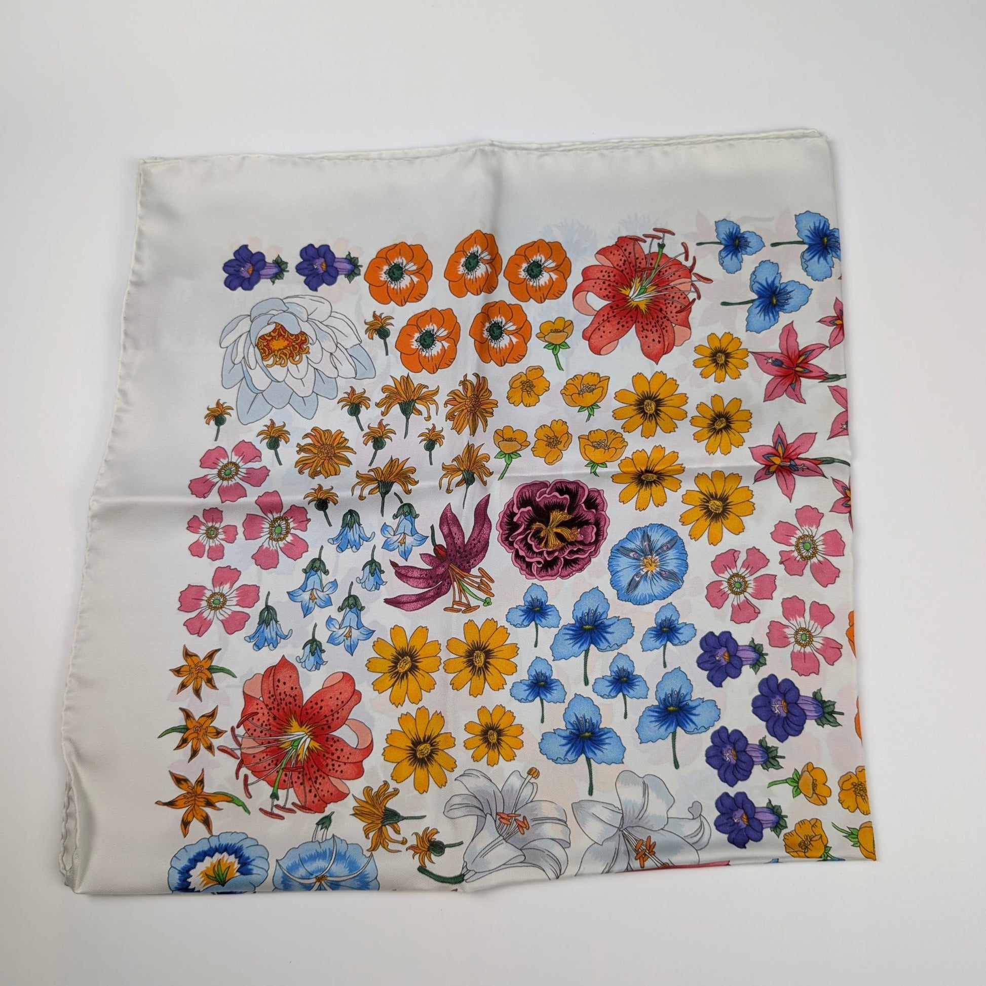 gucci-carre-seta-flora-bianco