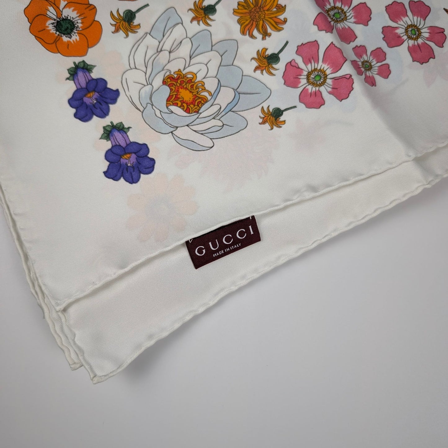 gucci-carre-seta-flora-bianco
