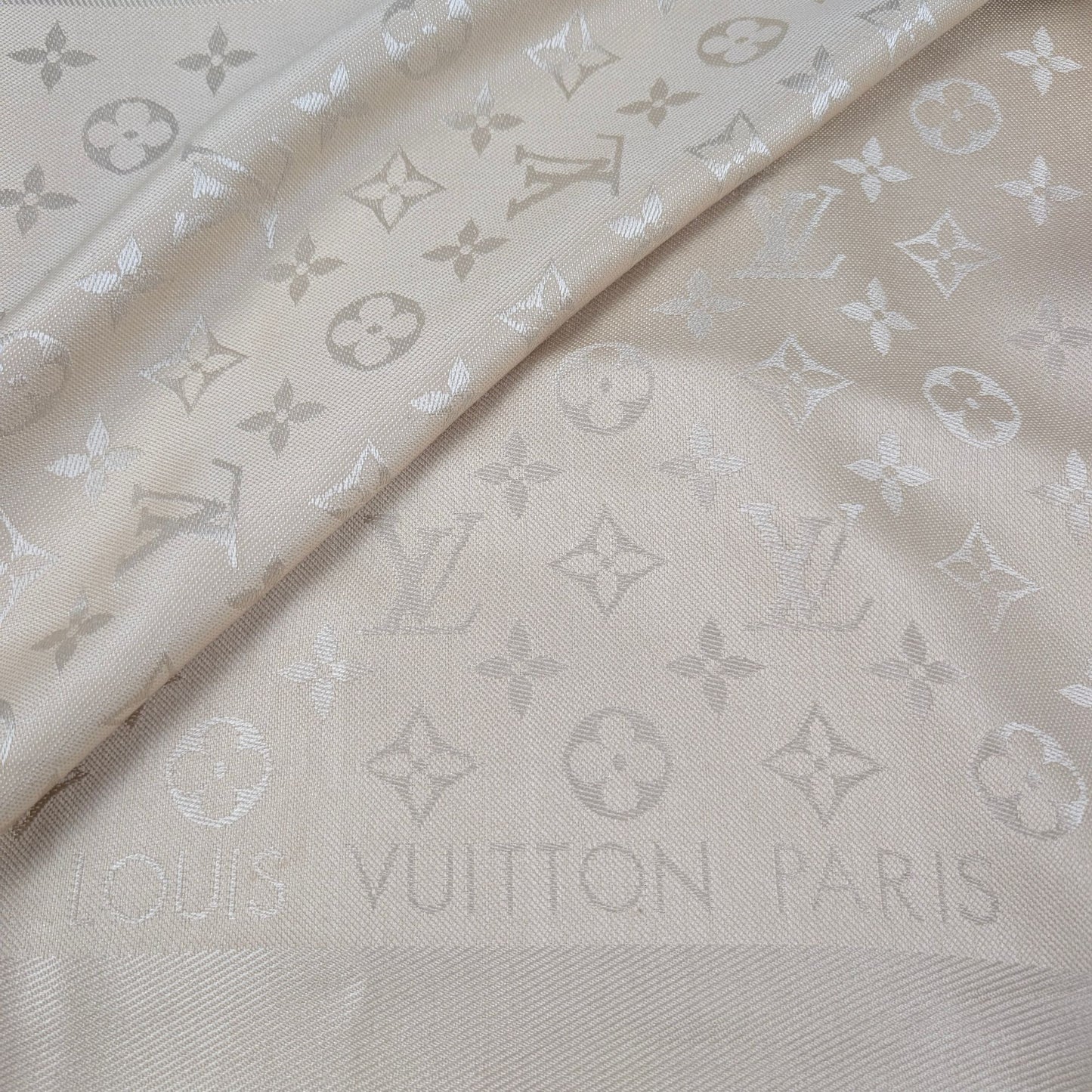 Louis Vuitton Scialle Monogram Beige