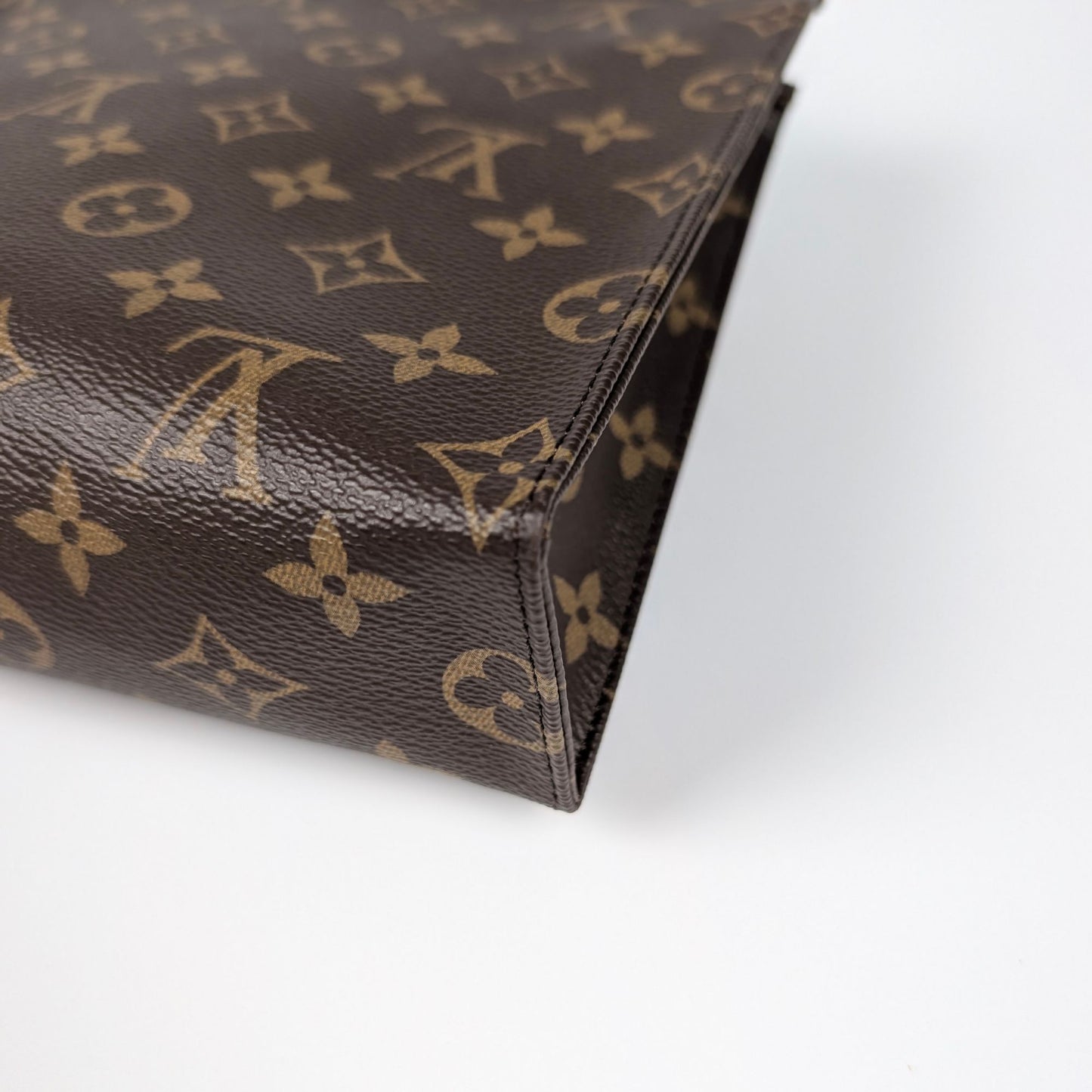 Louis Vuitton Trousse Toilette 26