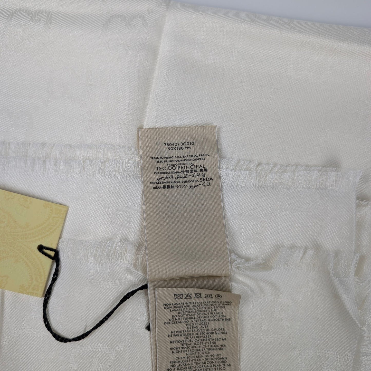 gucci-sciarpa-bianca-gg-jacquard