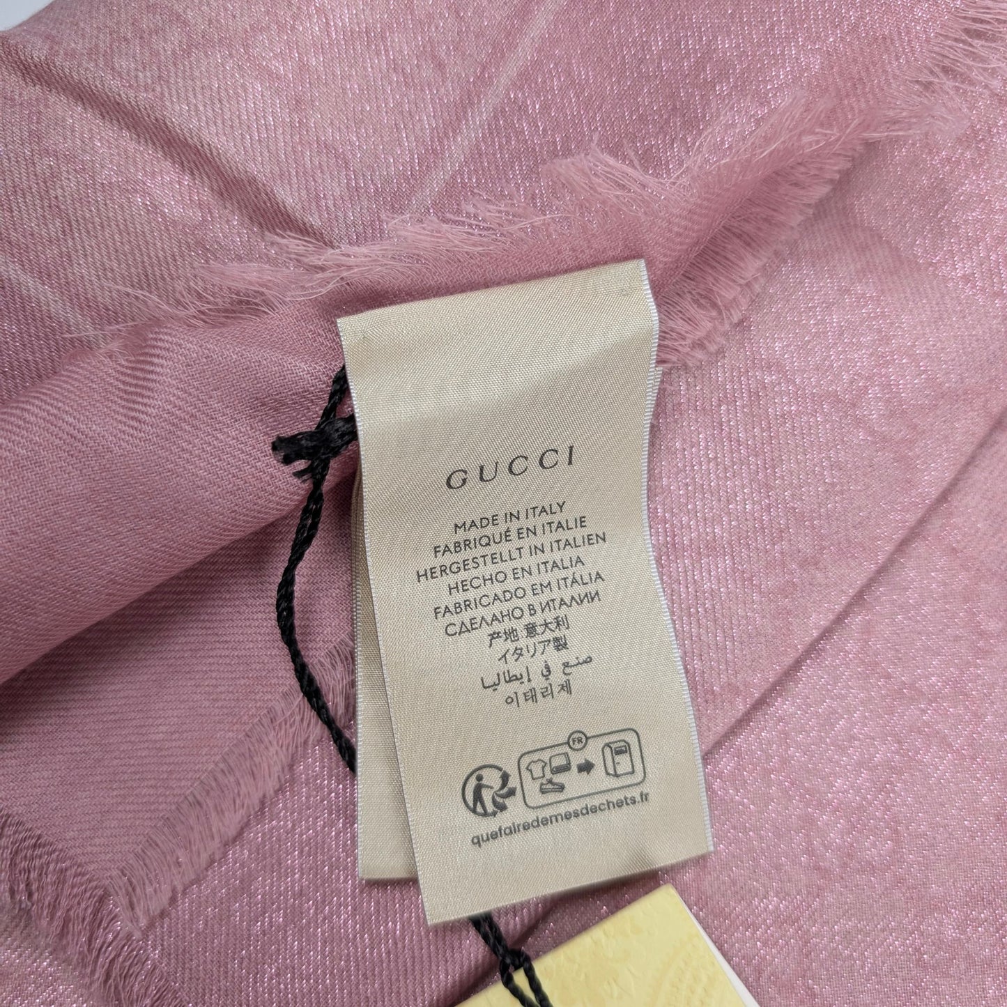 Scialle Gucci in lana GG jacquard rosa lucido piegato con cartellino originale