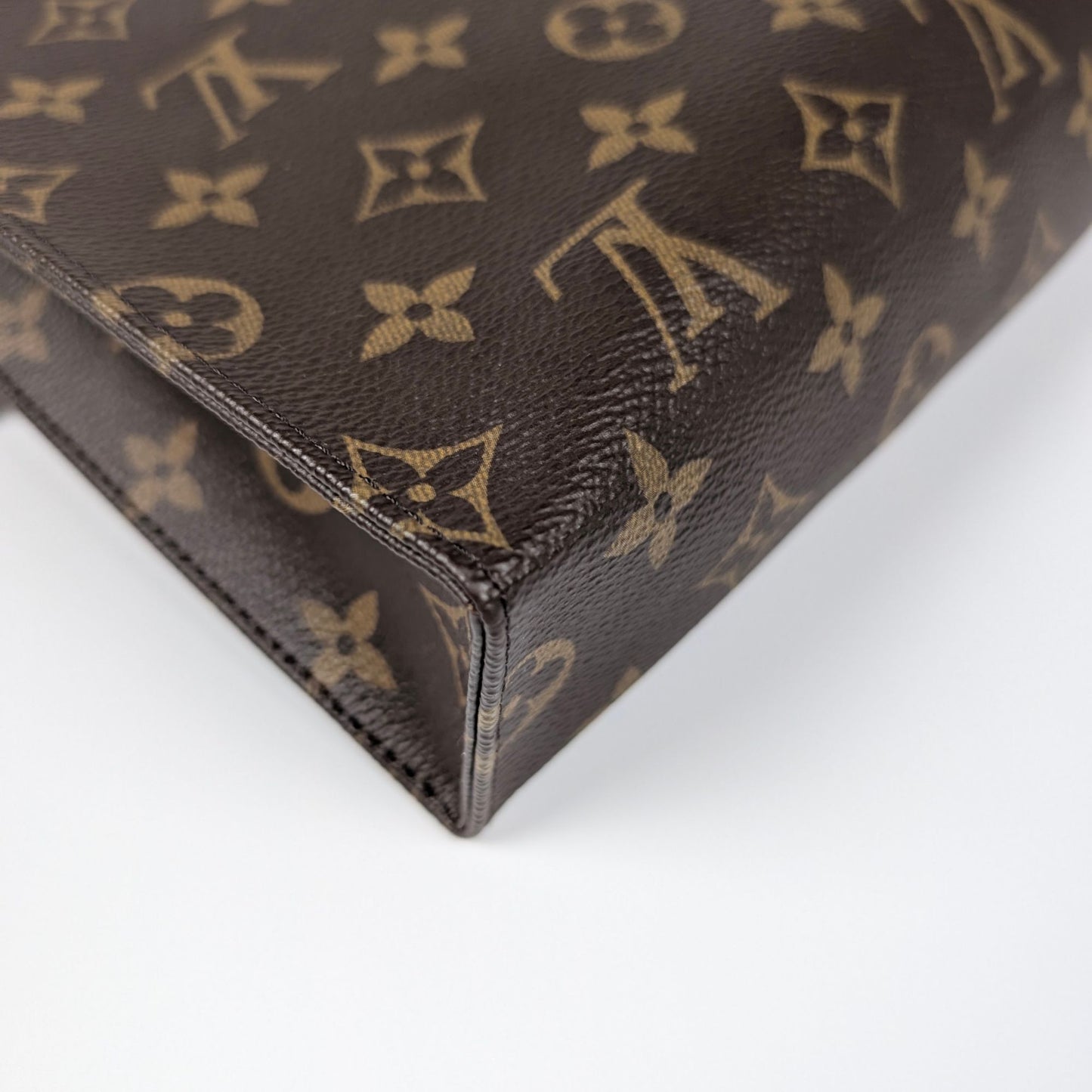 Louis Vuitton Trousse Toilette 26