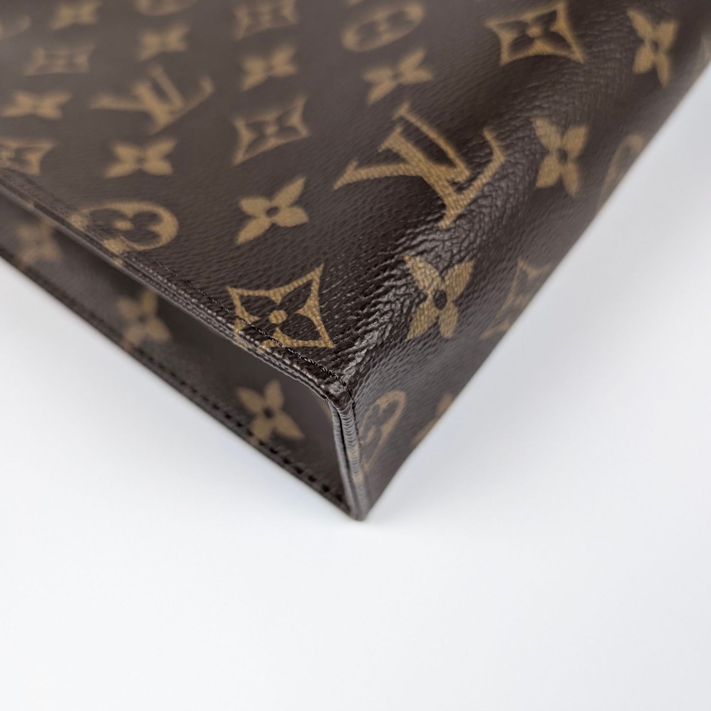Louis Vuitton Trousse Toilette 26